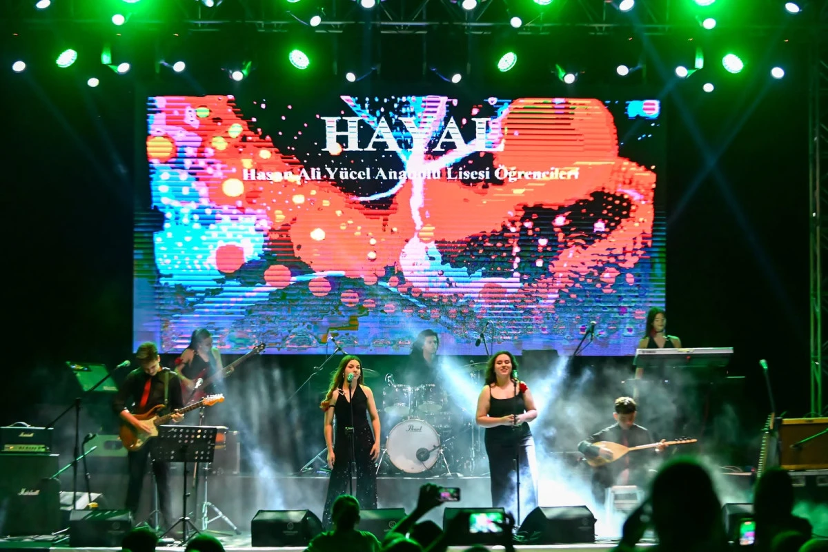 20.Liselerarası Pop&uuml;ler M&uuml;zik Yarışması Ger&ccedil;ekleşti