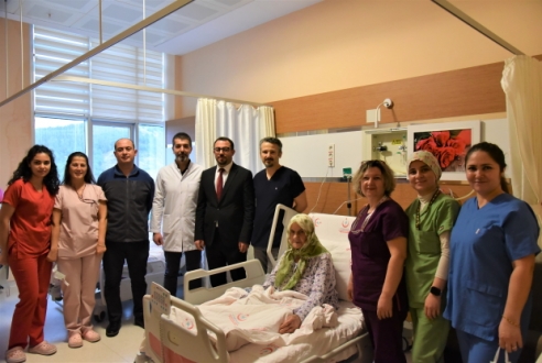 89 Yaşındaki Hastaya Koroner By-Pass Ameliyatı Yapıldı