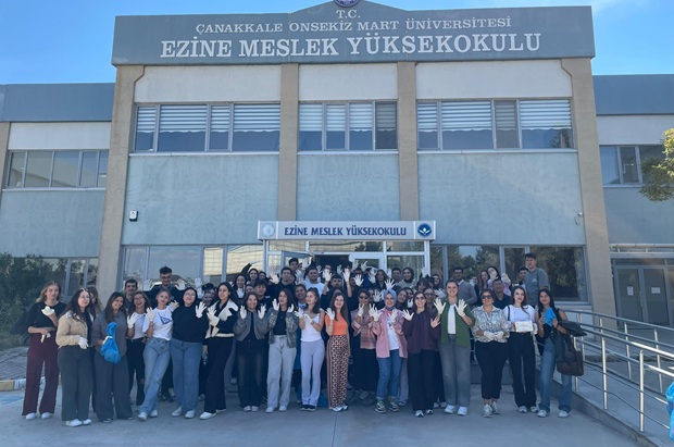 Ezine MYO&rsquo;dan &Ccedil;evreye Duyarlılık Etkinliği