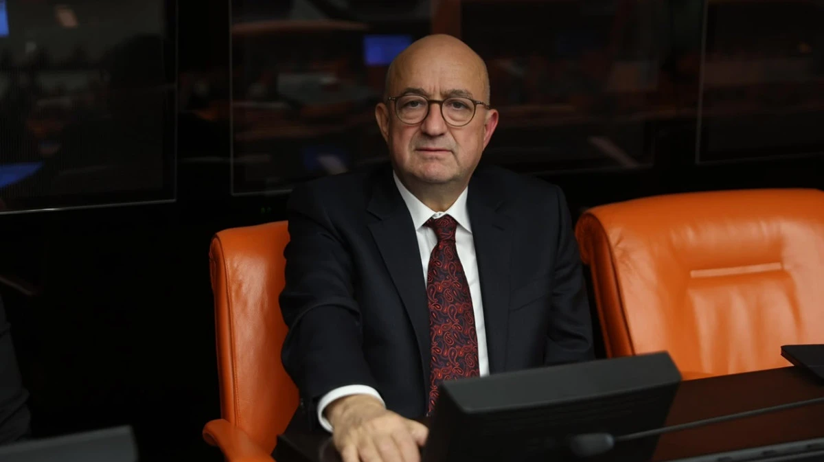 'AB Kendi Derdini &Ccedil;&ouml;zmekten Aciz'