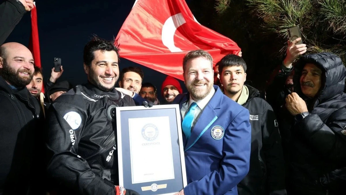Anzak Koyu'nda Mazlum Kibar 36 Saatlik Dalış ile D&uuml;nya Rekoru Kırdı!