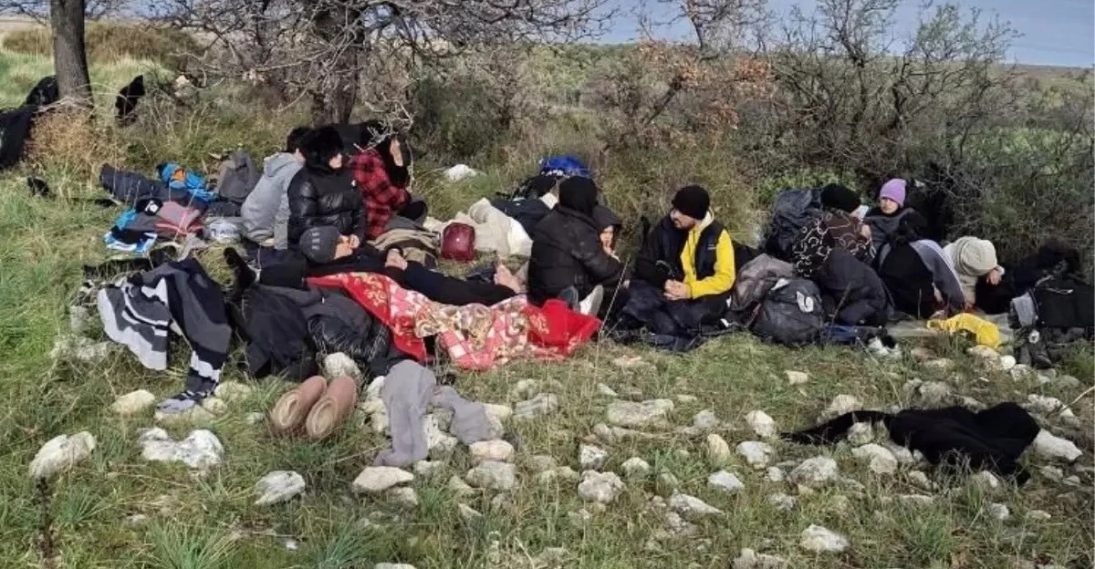 Ayvacık&rsquo;ta 17&rsquo;si &Ccedil;ocuk 39 Ka&ccedil;ak G&ouml;&ccedil;men Yakalandı