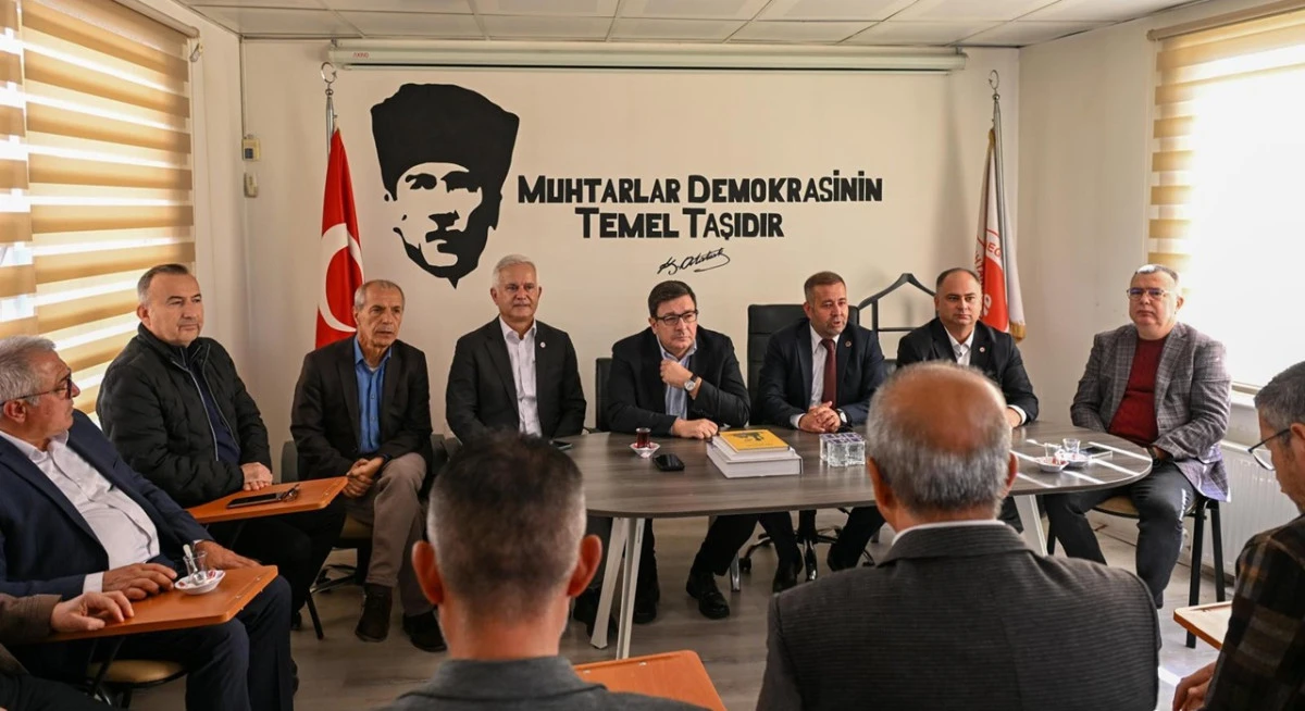 Başkan Muharrem Erkek'ten Muhtarlar Derneği'ne Ziyaret