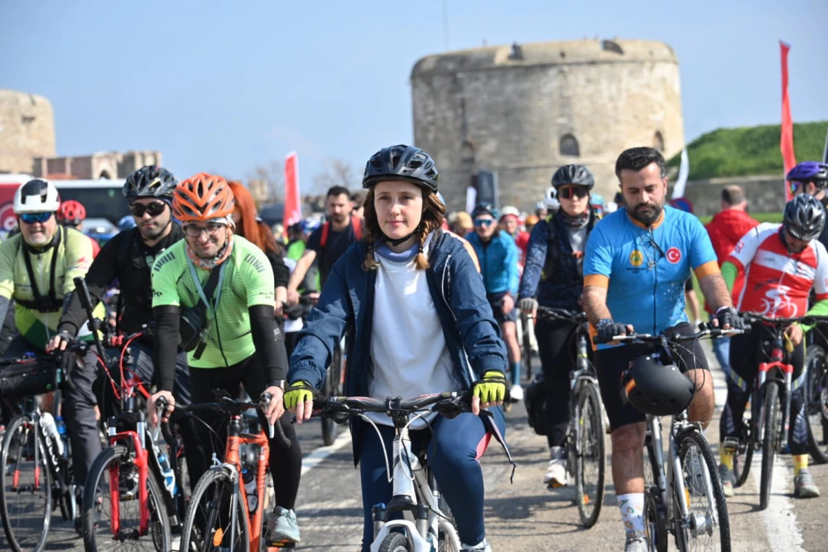 Bisikletliler 'Saygı S&uuml;r&uuml;ş&uuml;' İ&ccedil;in Buluştu..