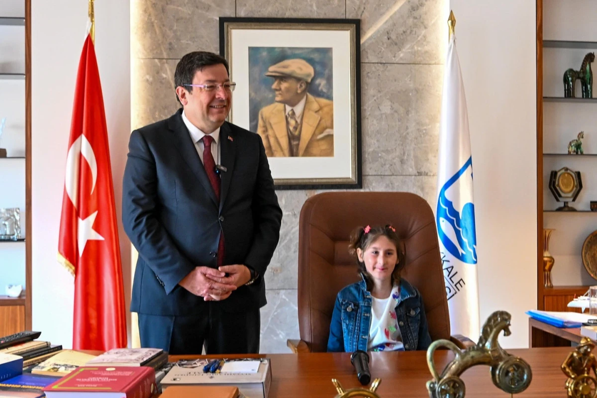 &Ccedil;anakkale Belediyesi Başkanlık Makamında 'G&uuml;neş' A&ccedil;tı!