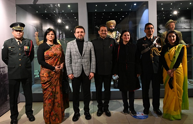 Hint Taburu Askerlerinin Mankenleri Sergileniyor 