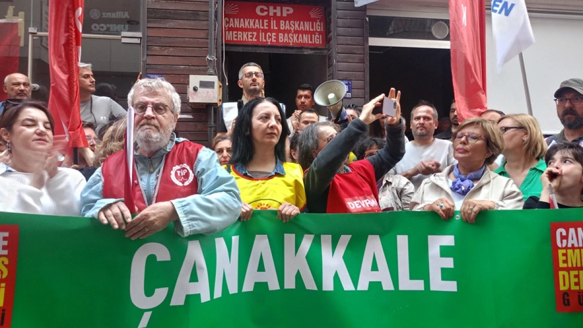 CHP'ye Destek Y&uuml;r&uuml;y&uuml;ş&uuml; 'Demokrasinin &Ccedil;iğnenmesine İzin Vermeyeceğiz'