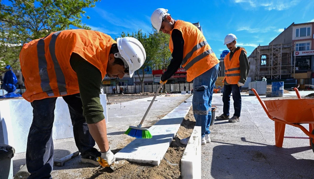 Cumhuriyet Meydanı&rsquo;nda İkinci Etap &Ccedil;alışmaları S&uuml;r&uuml;yor