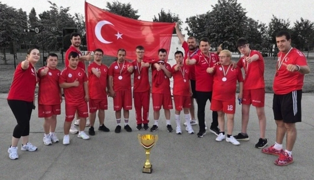 Down Sendromlu Basketbol Milli Takımı D&uuml;nya İkincisi Oldu!