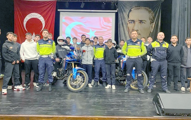 Motosiklet S&uuml;r&uuml;c&uuml;lerine Trafik G&uuml;venliği Eğitimi