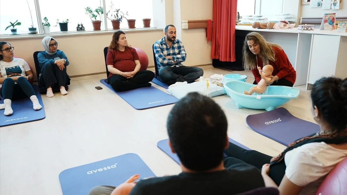 Gebe Okulu Anne ve Baba Adaylarını Doğuma Hazırlıyor