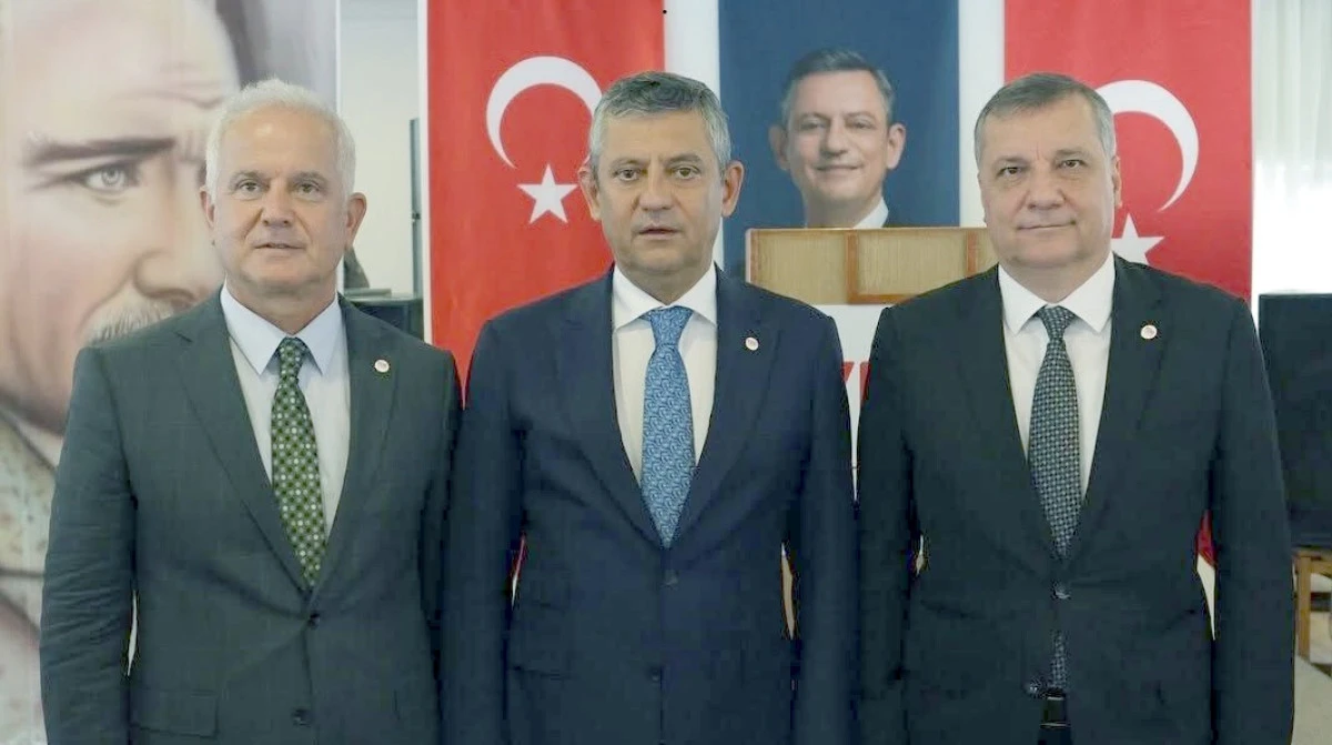 G&uuml;neşhan ve Ceylan Birer Maaşlarını YENİ Parti&rsquo;ye Bağışladı