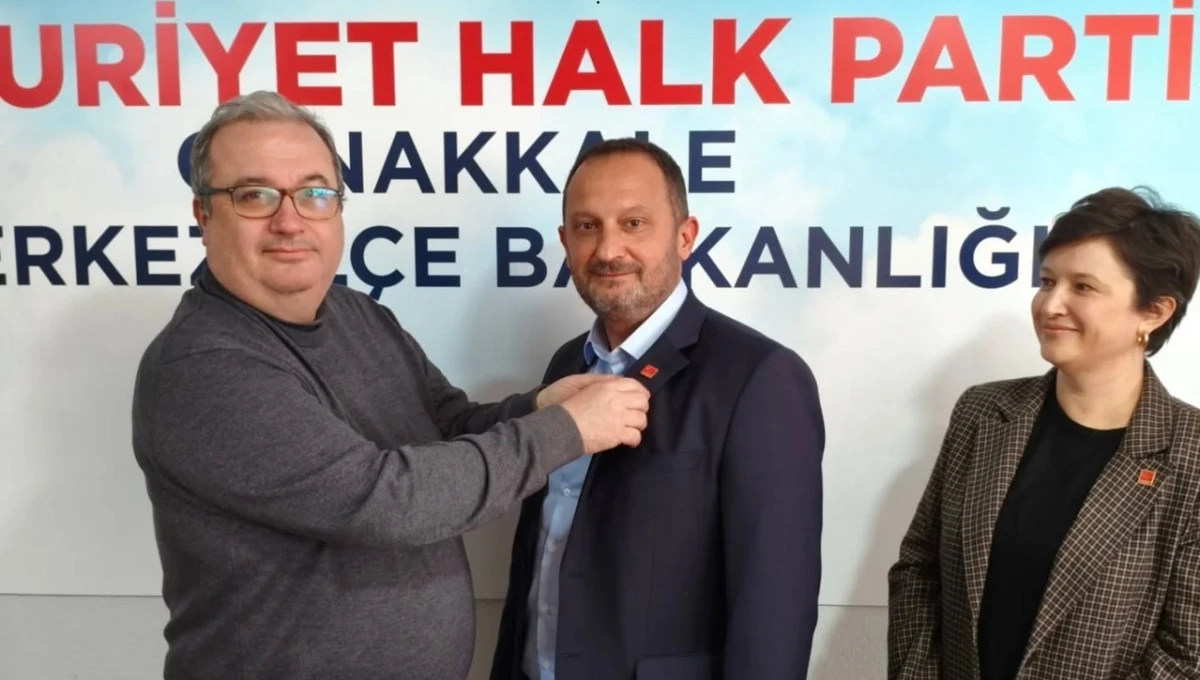 İYİ Parti'den İstifa Eden Kerem &Ouml;zer CHP'ye Ge&ccedil;ti