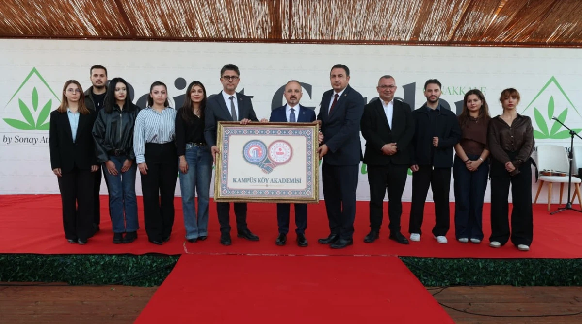 Kamp&uuml;s-K&ouml;y Akademisi Ekibinden B&uuml;lent Turan&rsquo;a Anlamlı Ziyaret!