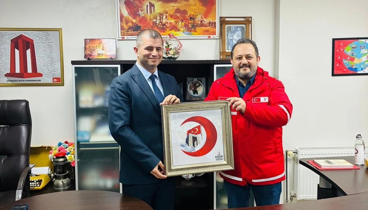 Kızılay &Ccedil;anakkale&rsquo;de Bayrak Değişimi