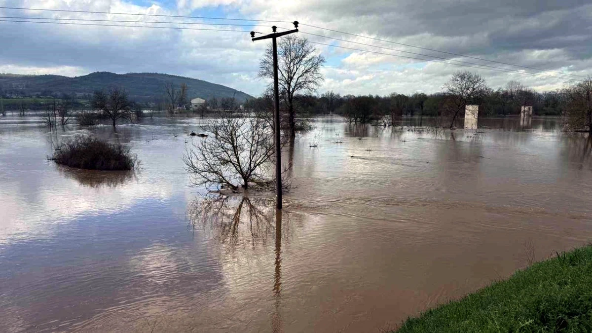 Kocabaş &Ccedil;ayı Taştı: K&ouml;y Yolları Ulaşıma Kapandı!