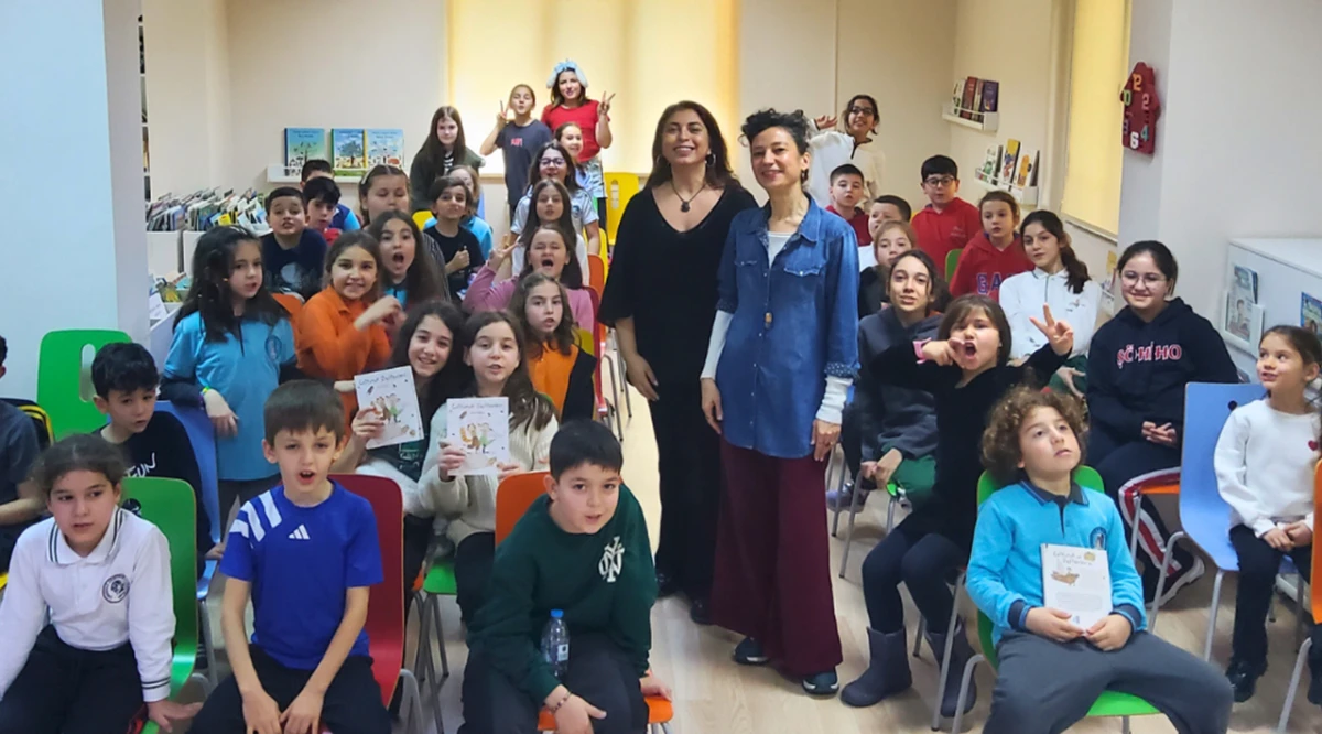 Pınar &Ouml;ğ&uuml;n&ccedil; &Ccedil;anakkaleli &Ccedil;ocuklara Yazarlık T&uuml;yoları Verdi