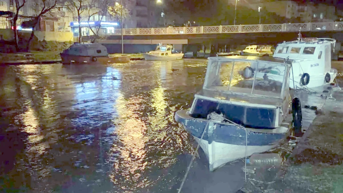 Sarı&ccedil;ay Taştı, Onlarca İşletme Sular Altında Kaldı