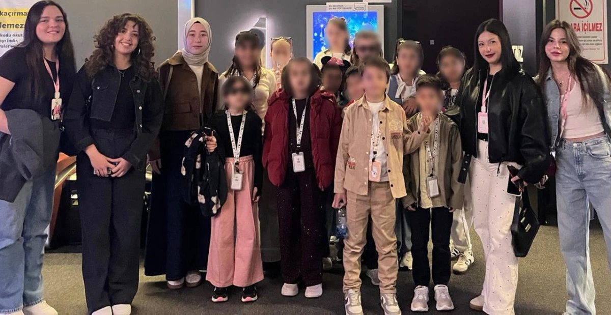 Sevgi Evleri Minikleri 23 Nisan Coşkusunu Sinemada Yaşadı