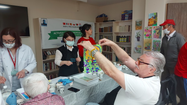 Yaşlı Kentliler İ&ccedil;in Dolu Dolu Bir G&uuml;n