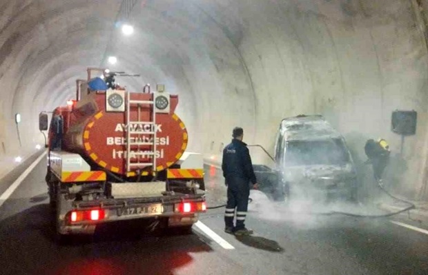 Yanan Araç Nedeniyle Tünel Trafiğe Kapatıldı